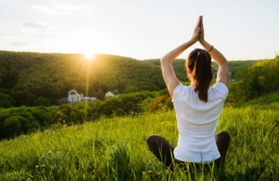 5 Quick Yoga Ways to De-Stress in Traffic